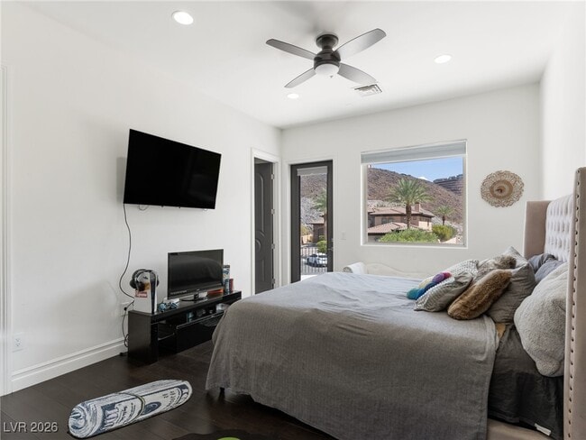 Building Photo - 779 Clove Ct