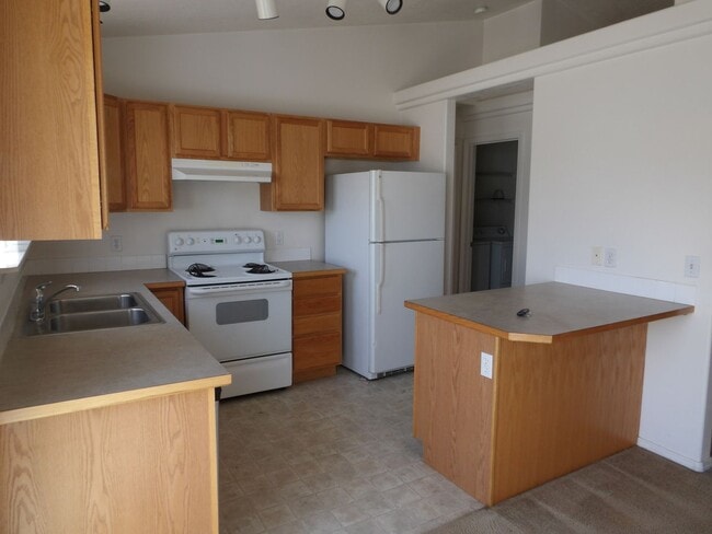 Building Photo - Home in the Landings!