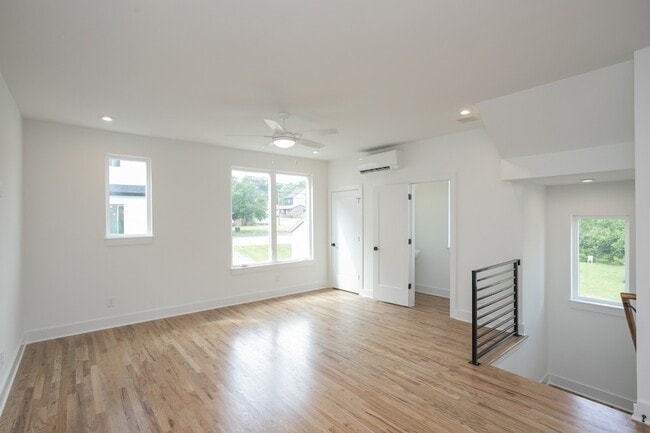 Building Photo - 522 Cliff Cir