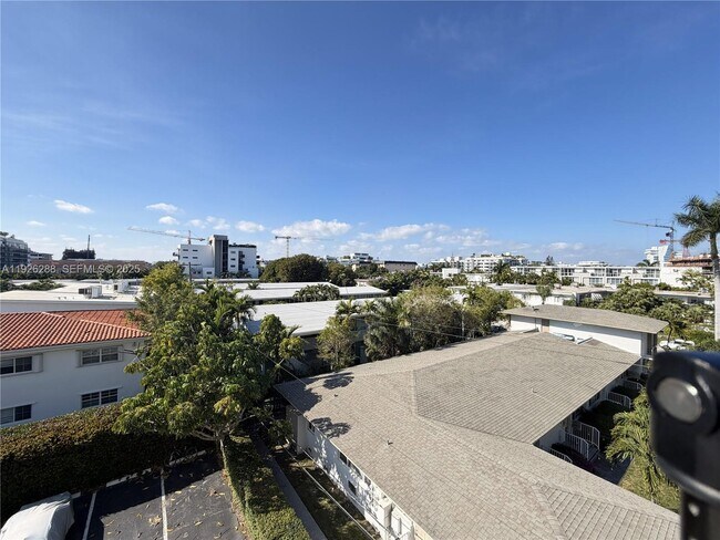 Building Photo - 9700 E Bay Harbor Dr