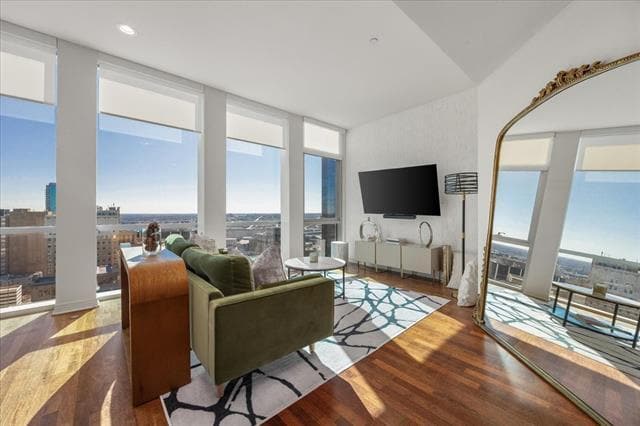 Building Photo - 500 Throckmorton St