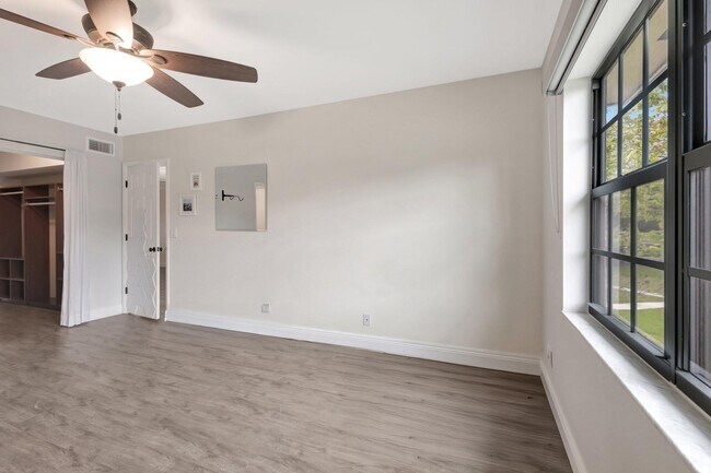 Building Photo - 3118 Florida Blvd