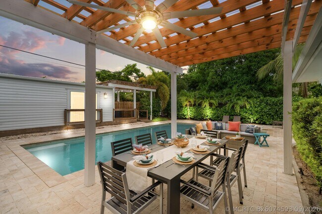 Building Photo - 1601 S Palmway