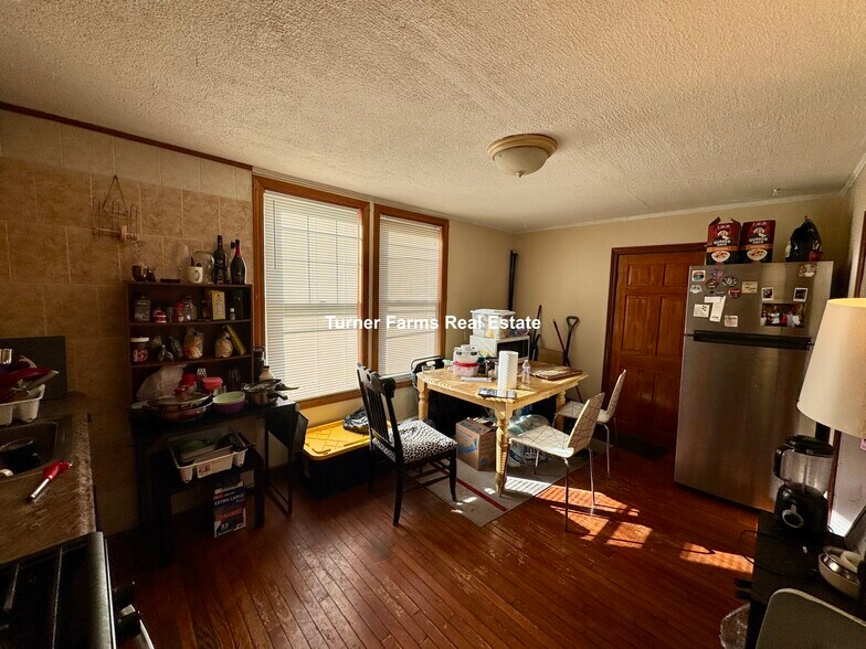 Primary Photo - 739 Parker St