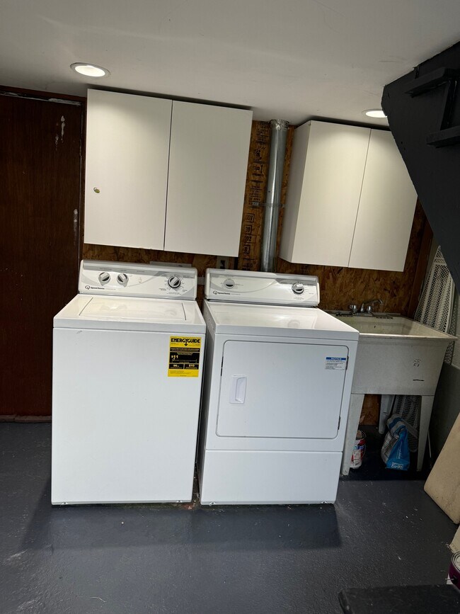 Building Photo - 910-911 Carolina St