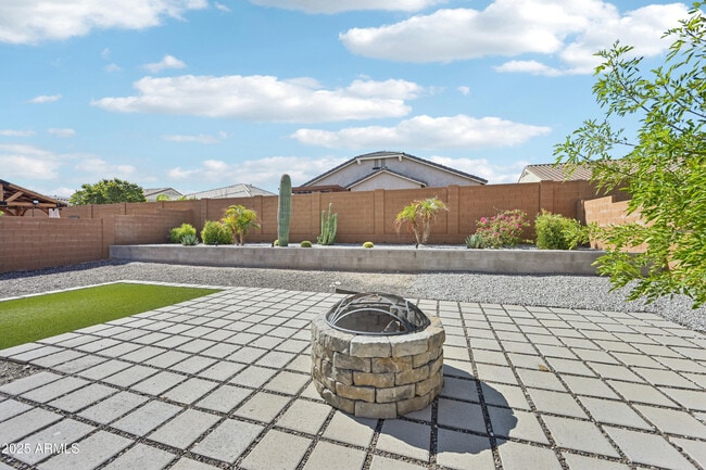 Building Photo - 25965 W Oraibi Dr