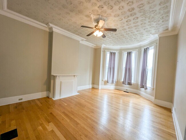 Building Photo - 32 Conklin St