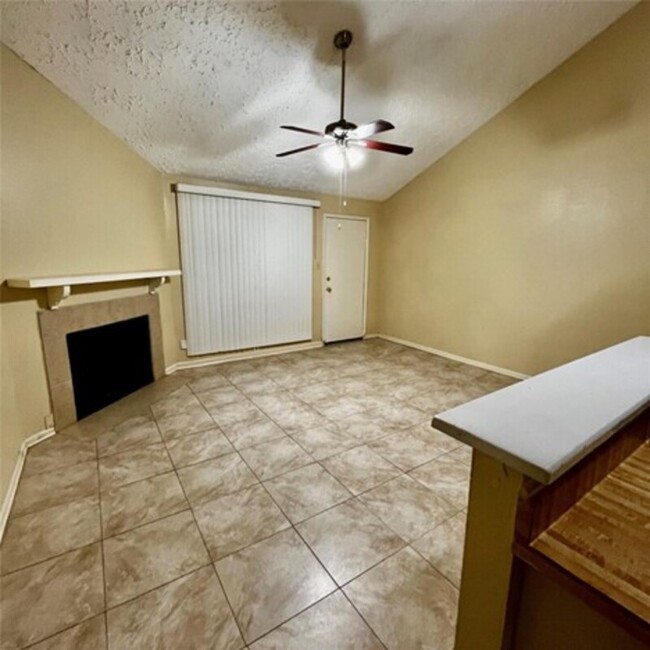 Building Photo - 3830 Westheimer Pl Dr