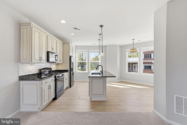 Building Photo - 8923 Quarry Rd