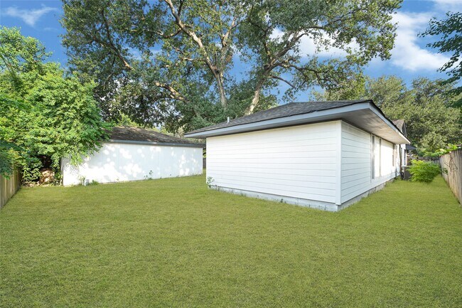 Building Photo - 122 Gruss Dr