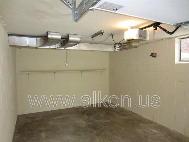 Building Photo - 621 Brierly Ln