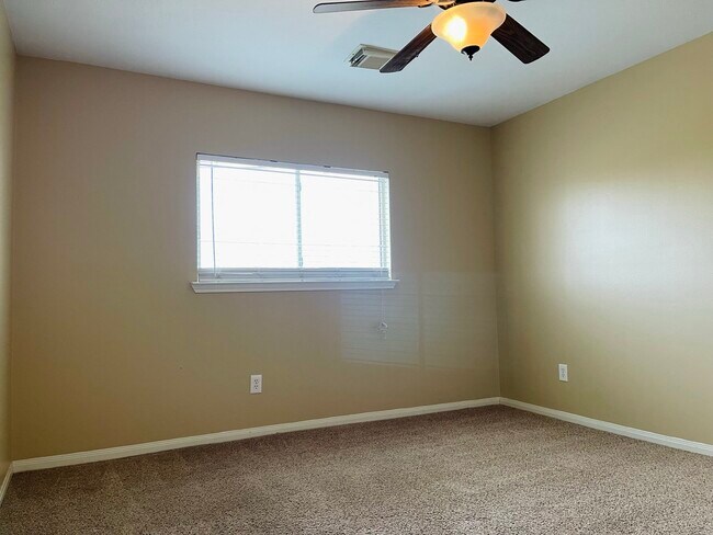 Building Photo - 739 Annie's Way