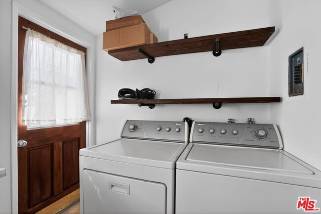 Building Photo - 4055 Moore St