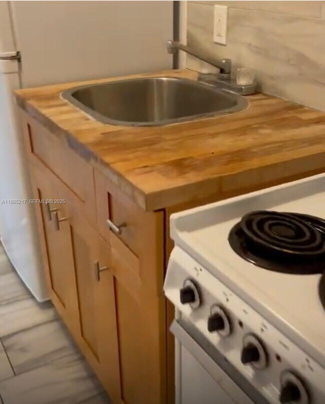 Building Photo - 506 18th St