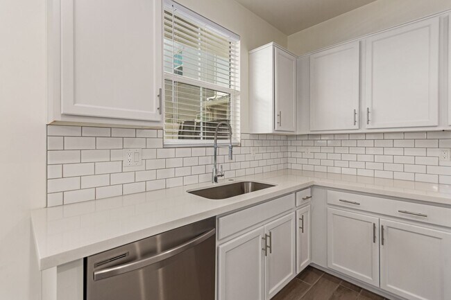 Building Photo - Large Home with Perfect Location in Cadence