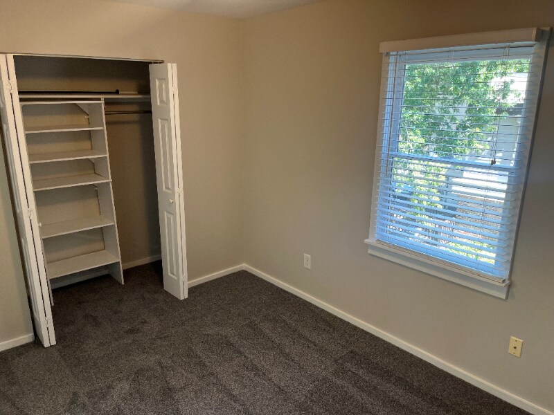 Building Photo - 940 Gale Ln