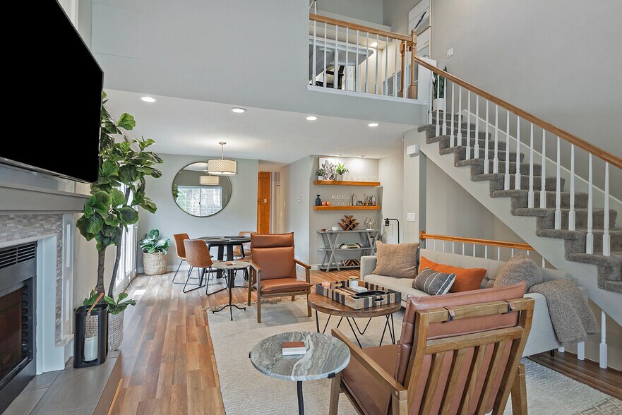 Building Photo - 830 E Pond View Way