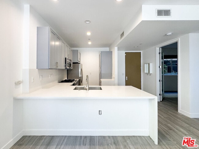 Building Photo - 6001 Carlton Way