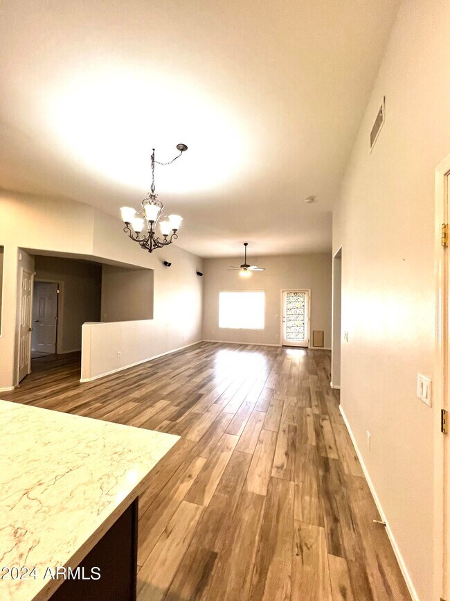 Building Photo - 3464 E Thornton Ave