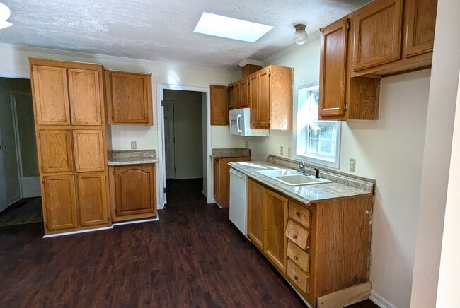 Building Photo - 182 N Walker Rd