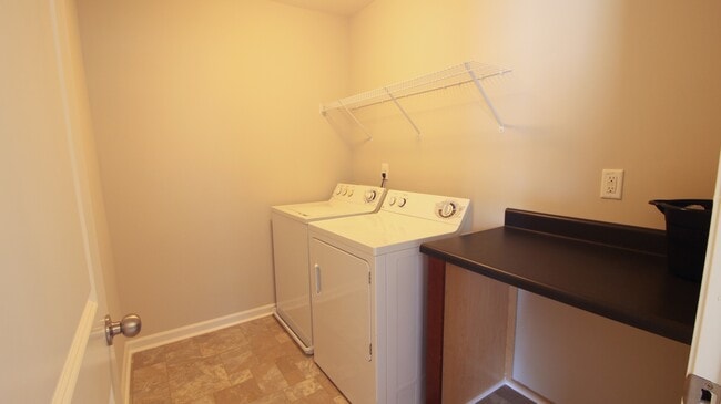 Building Photo - 3/2.5 House with Fenced-In yard and GORGEOUS interior!