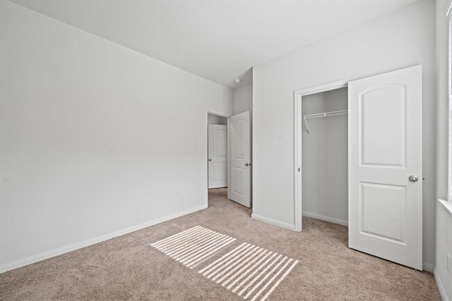 Building Photo - 569 Amberwood Pk Dr