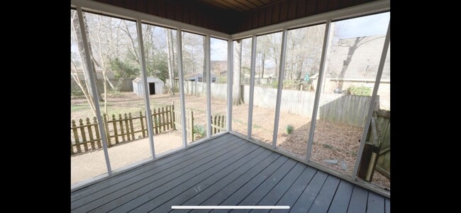 Building Photo - 200 Scarlet Dr