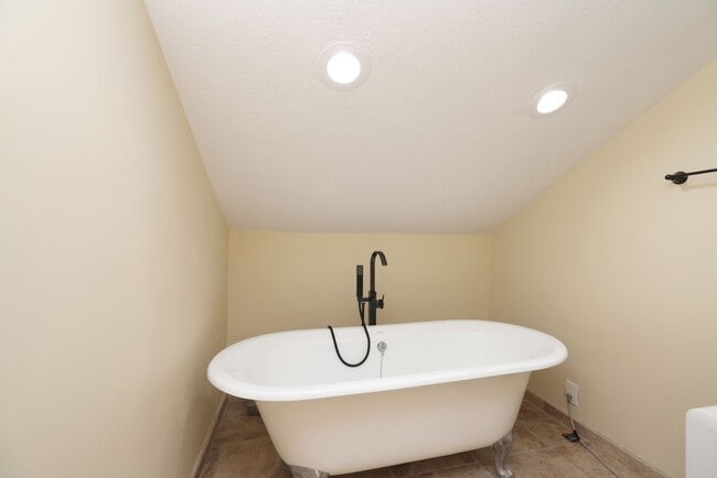Building Photo - 44 Indian Clover Dr