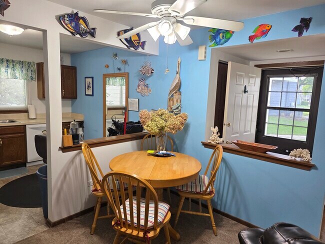 Building Photo - 951 Glouchester Cir