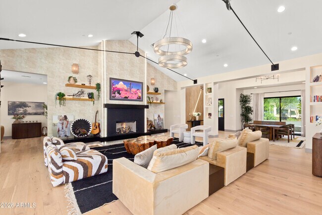 Building Photo - 2912 E Pierson St