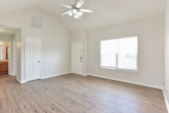 Building Photo - 154 Dreville Dr