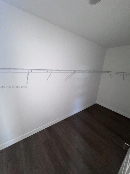 Building Photo - 157 NE 27th Terrace