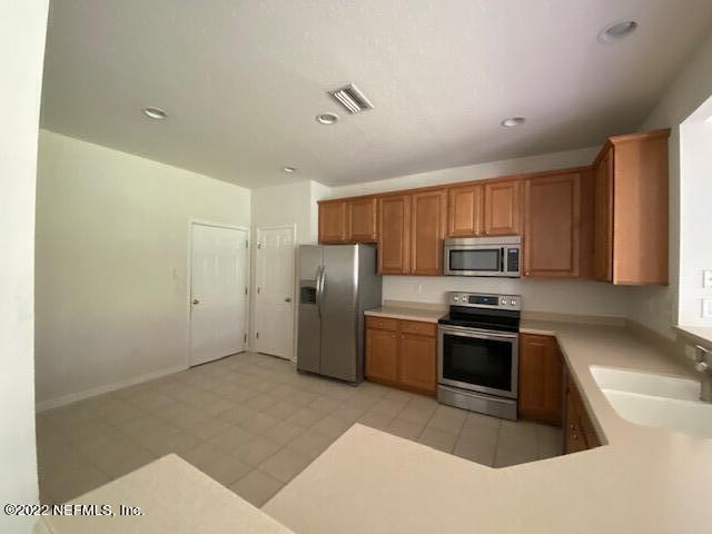 Building Photo - 11177 Castlemain Cir E