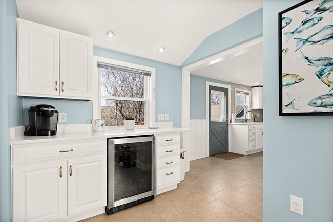 Building Photo - 33 Fordham Way