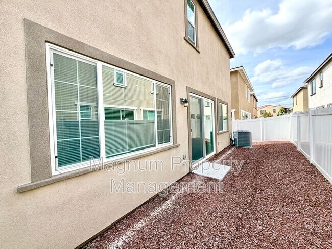 Building Photo - 40617 Birchfield Dr