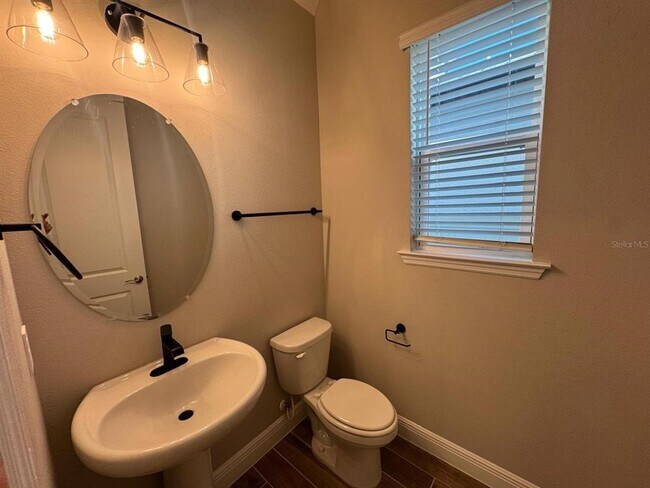 Building Photo - 16405 Silver Brk Wy