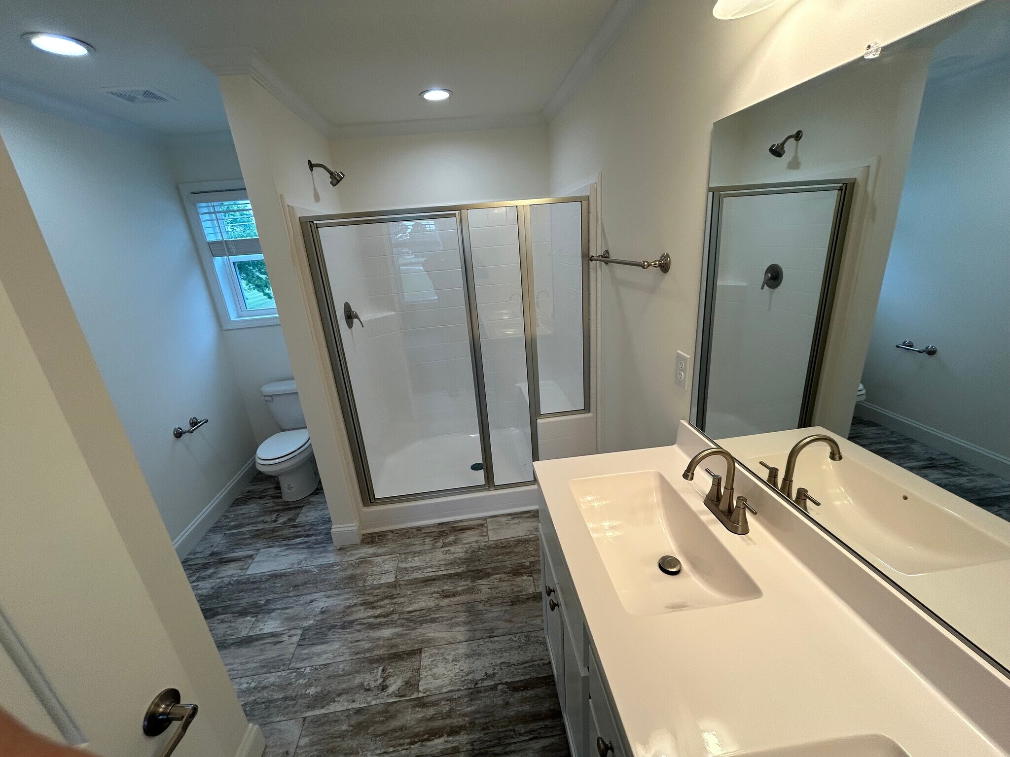 Master bathroom - 54 Bay Lake Dr