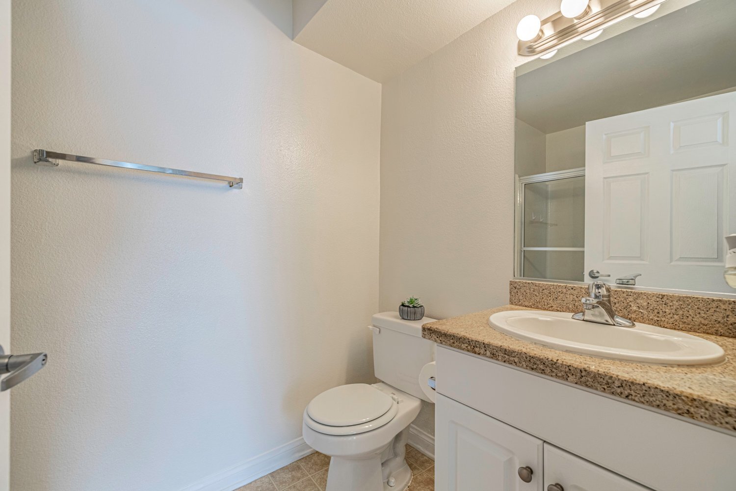 Building Photo - 5535 Canoga Ave