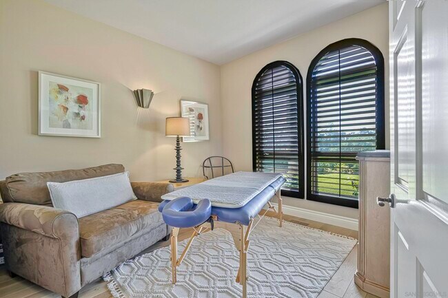 Building Photo - 5305 La Crescenta Rd