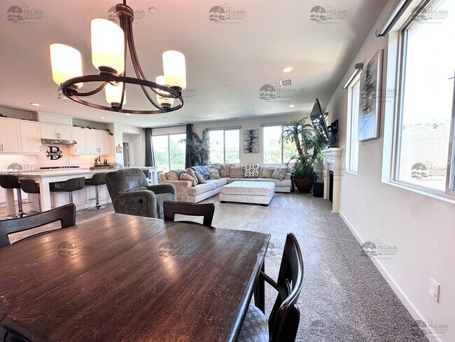 Building Photo - Luxury 5 bedroom, 3 bath home in Bonsall!