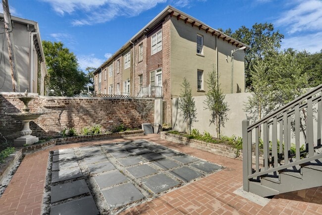 Building Photo - 705 Barnard St