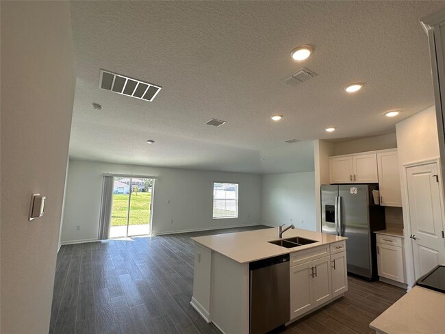 Building Photo - 426 Three Oaks Dr