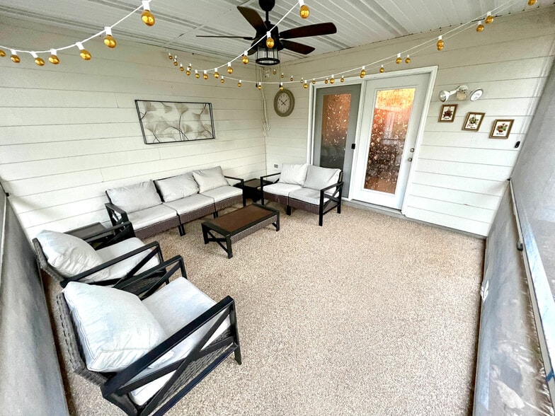 Screened in patio - 4001 W Baywood Dr
