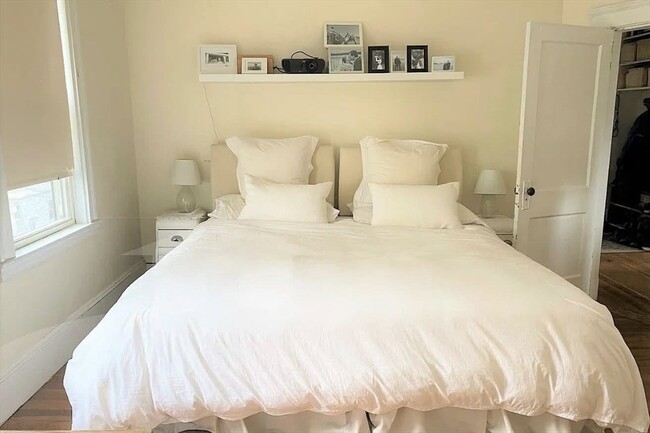 Building Photo - 6 Poplar Rd