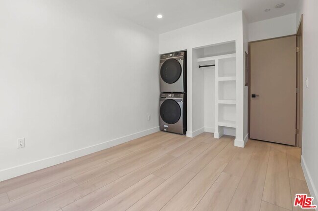 Building Photo - 11010 Hortense St