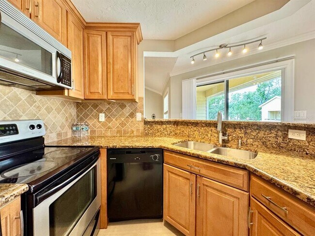 Building Photo - 8615 Mallard Reserve Dr