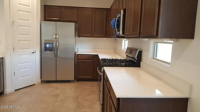 Building Photo - 16424 W Questa Dr