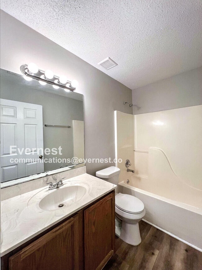 Building Photo - 285 Gaslight Cove