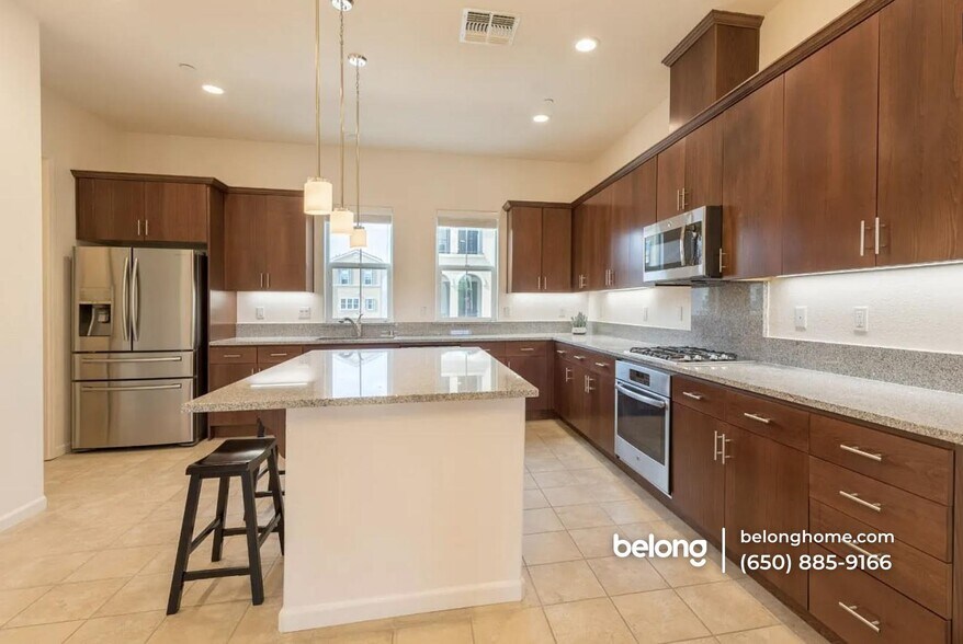 Building Photo - 39872 Sawyer Terrace