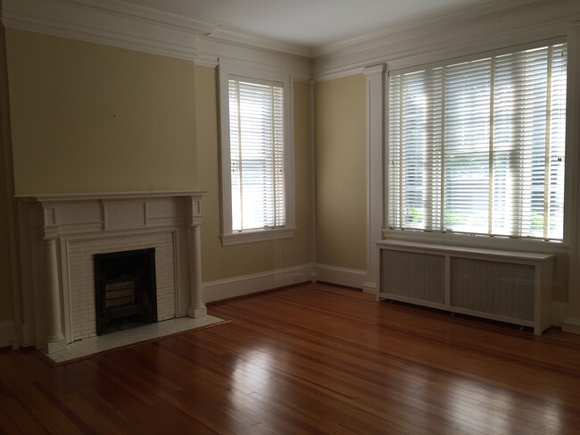 Living Room - 1403 N Augusta St
